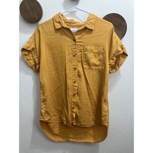 Lola River Mustard Yellow Women's Button Up Blouse Medium Short Sleeve Hi Low